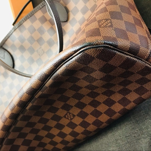 Authentic Louis Vuitton MM in Damier Canvas - Picture 9 of 9